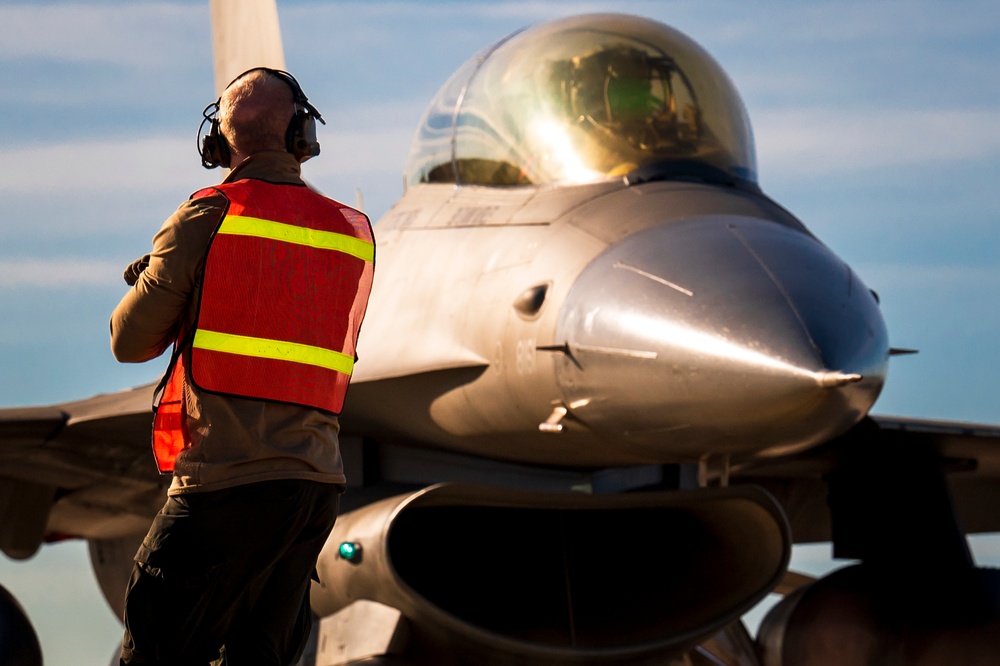 309th AMU launch and catch F-16s