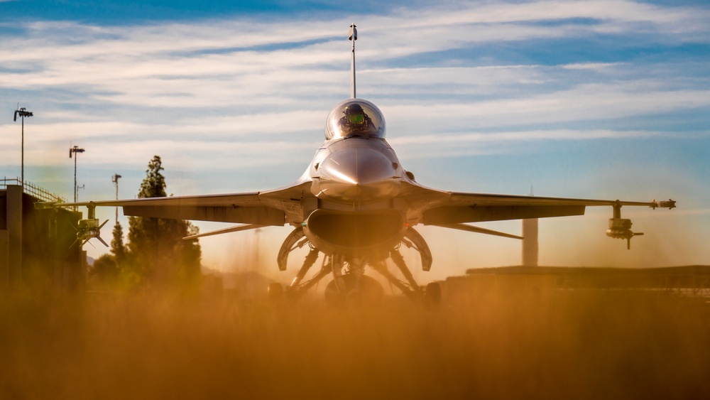 309th AMU launch and catch F-16s