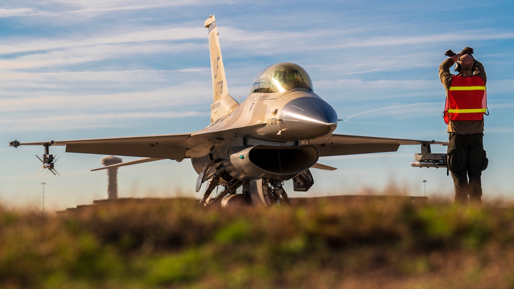 309th AMU launch and catch F-16s