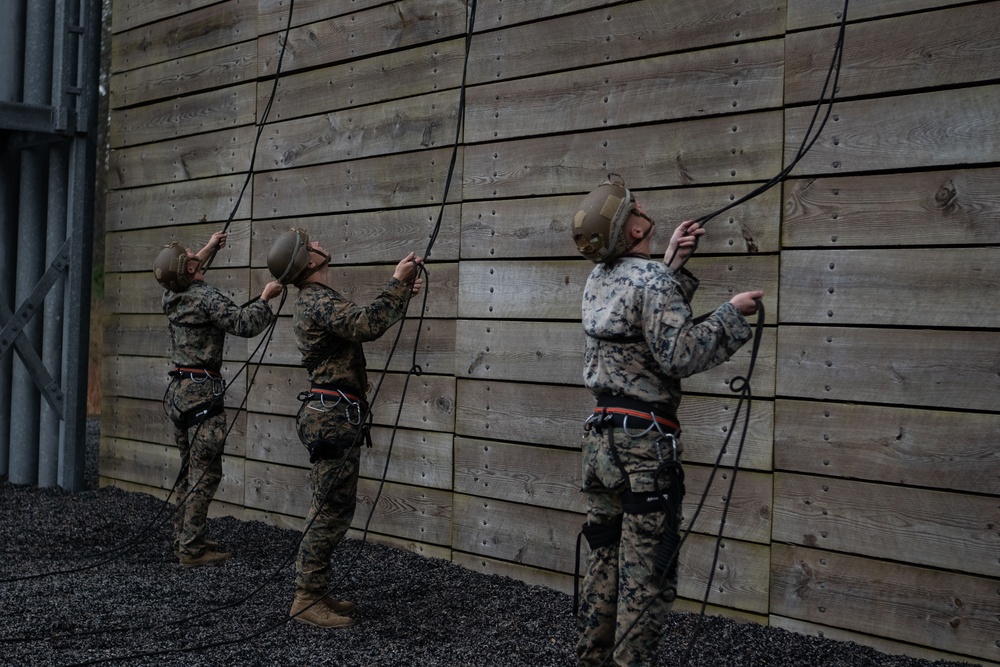 26th MEU Marines Reach New Heights At Assault Climbers Course