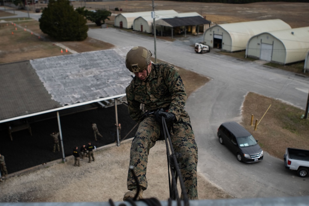 26th MEU Marines Reach New Heights At Assault Climbers Course