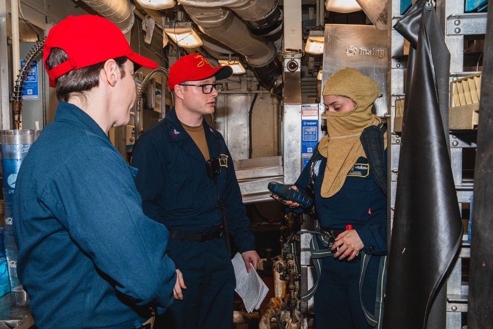 U.S. Sailors Conduct Free Gas Training