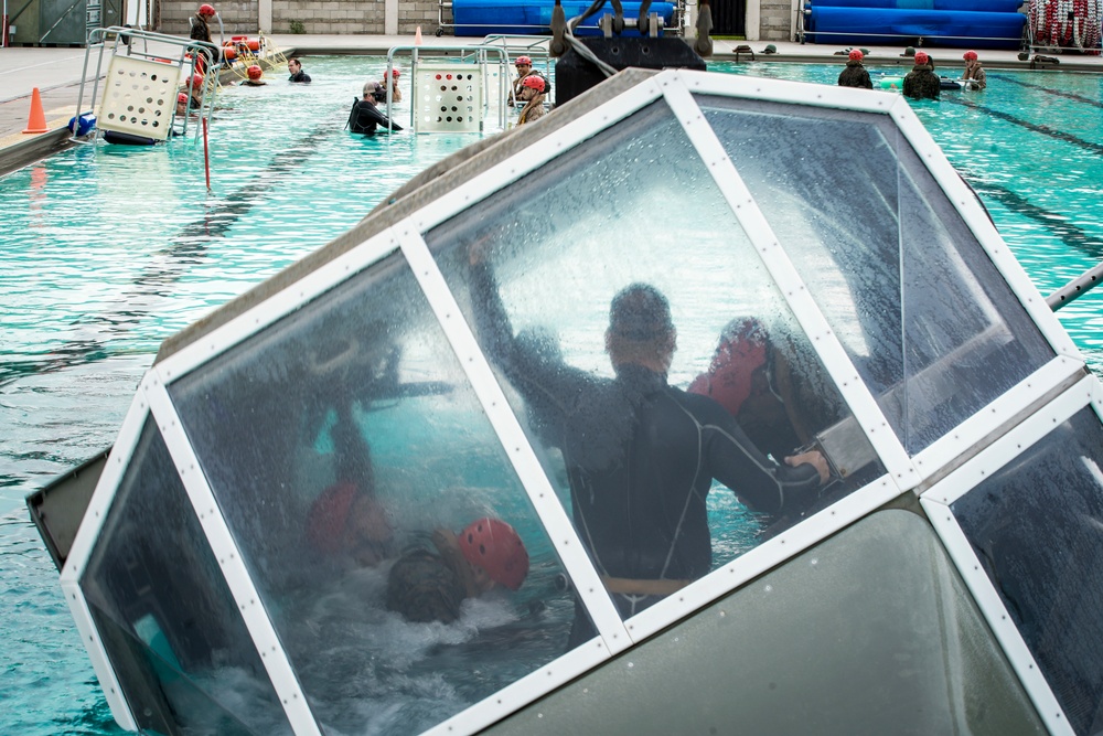 15th MEU Completes Underwater Egress Training