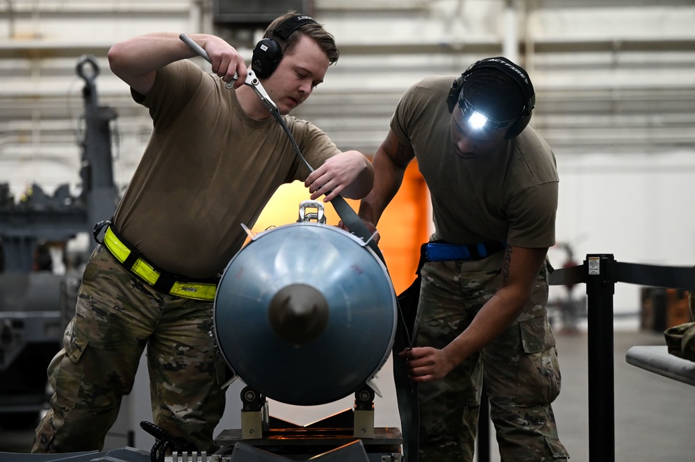 355th AMU wins 4th quarter load competition