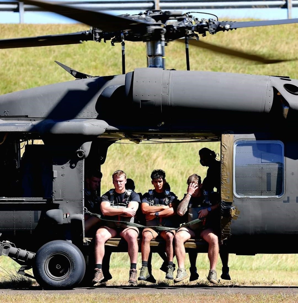 5th Ranger Training Battalion Parachutes into West Point Lake