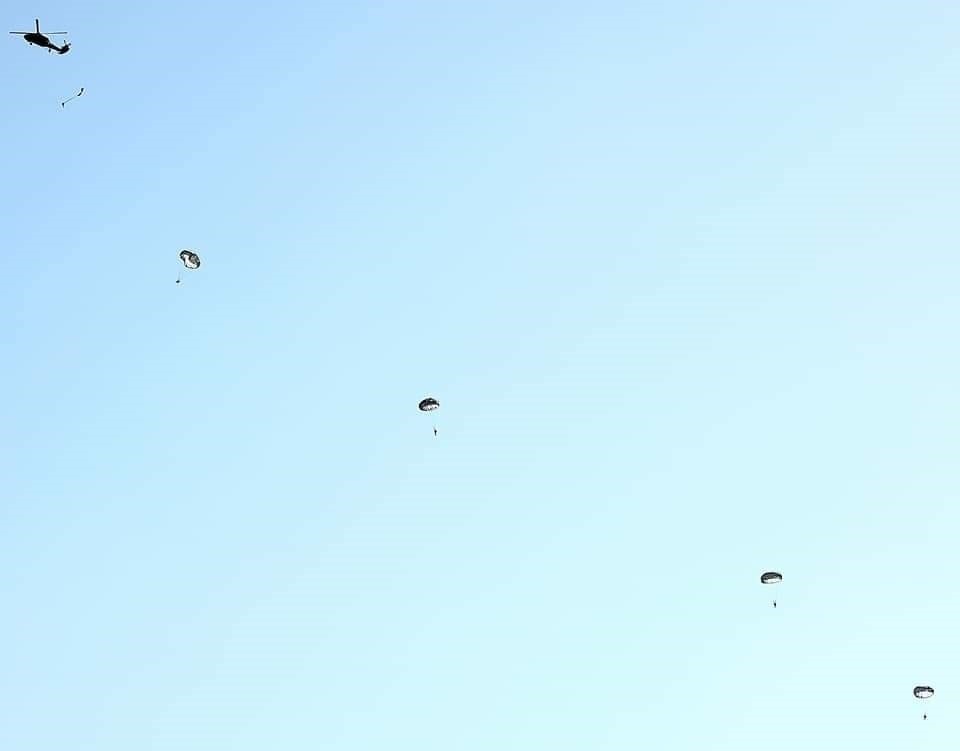 5th Ranger Training Battalion Parachutes into West Point Lake