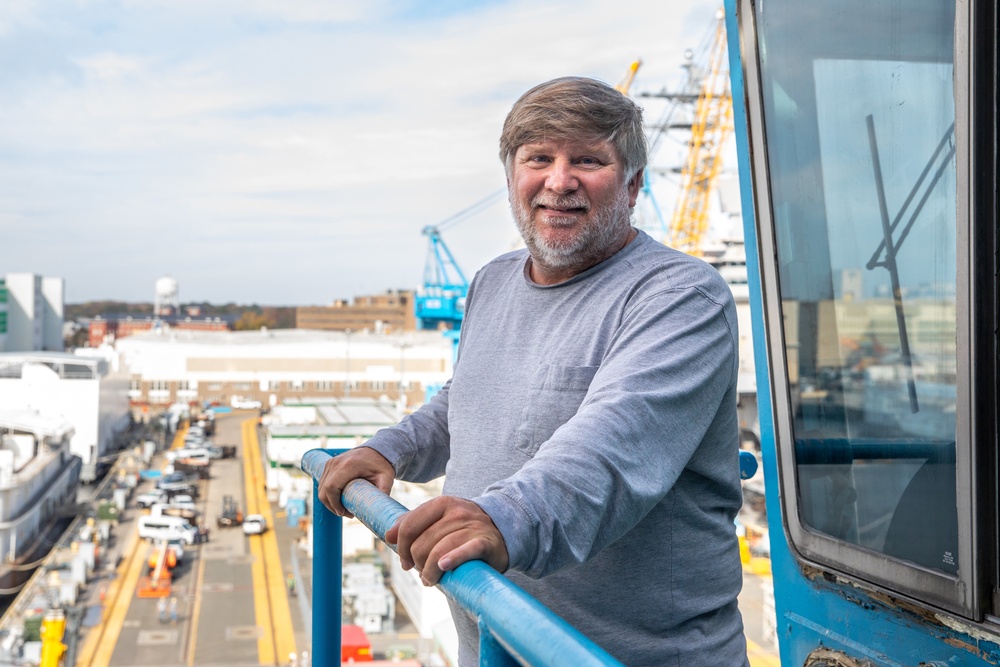 Norfolk Naval Shipyard's Pier Gang Crane Operators Provides Pick-me-ups to Carriers and Subs