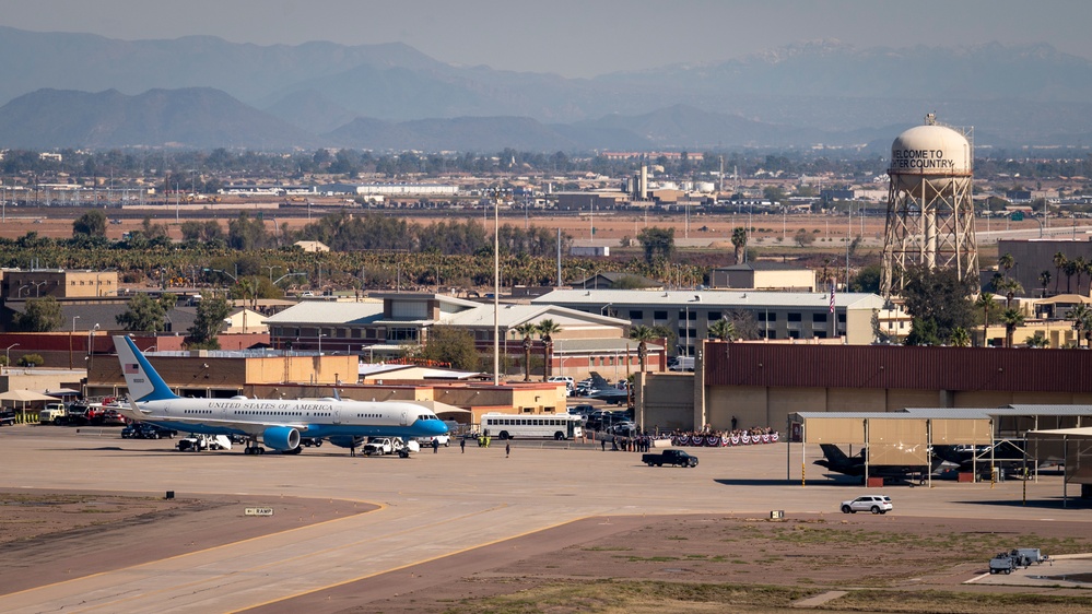 DVIDS - Images - VPOTUS and DVs visit Luke AFB [Image 4 of 4]