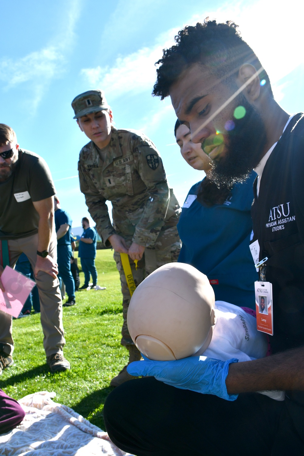 Army helps train medical school students