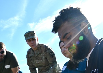 Army helps train medical school students