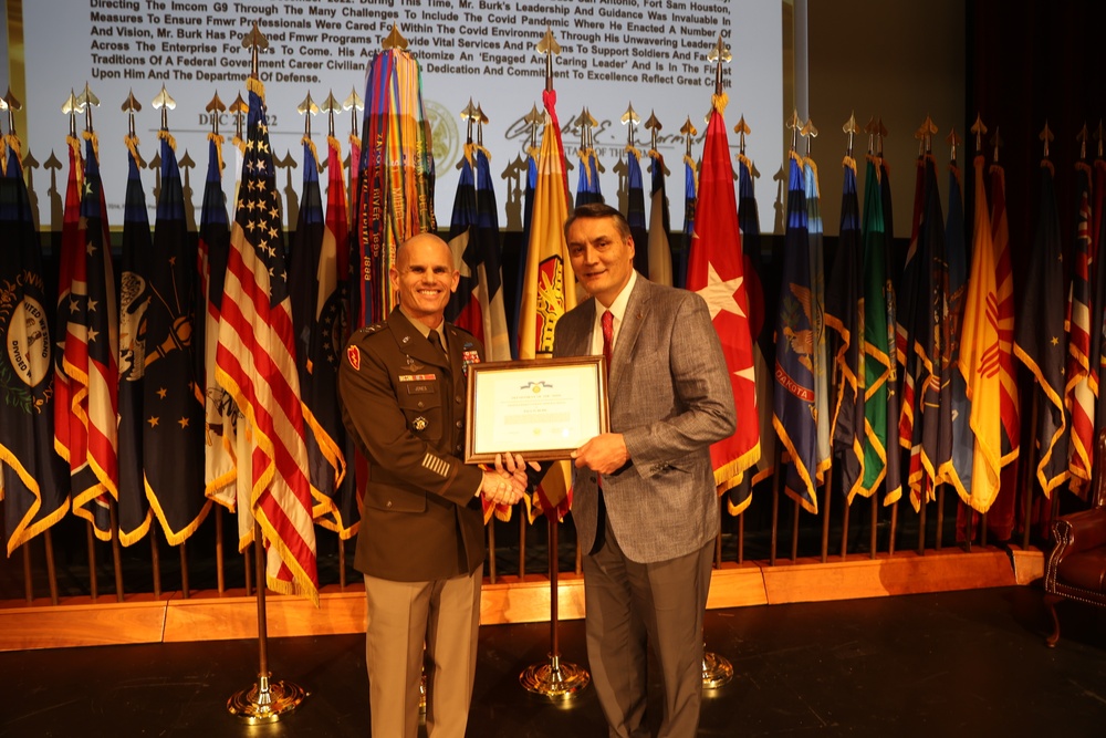 Paul Burk retires as IMCOM FMWR Director