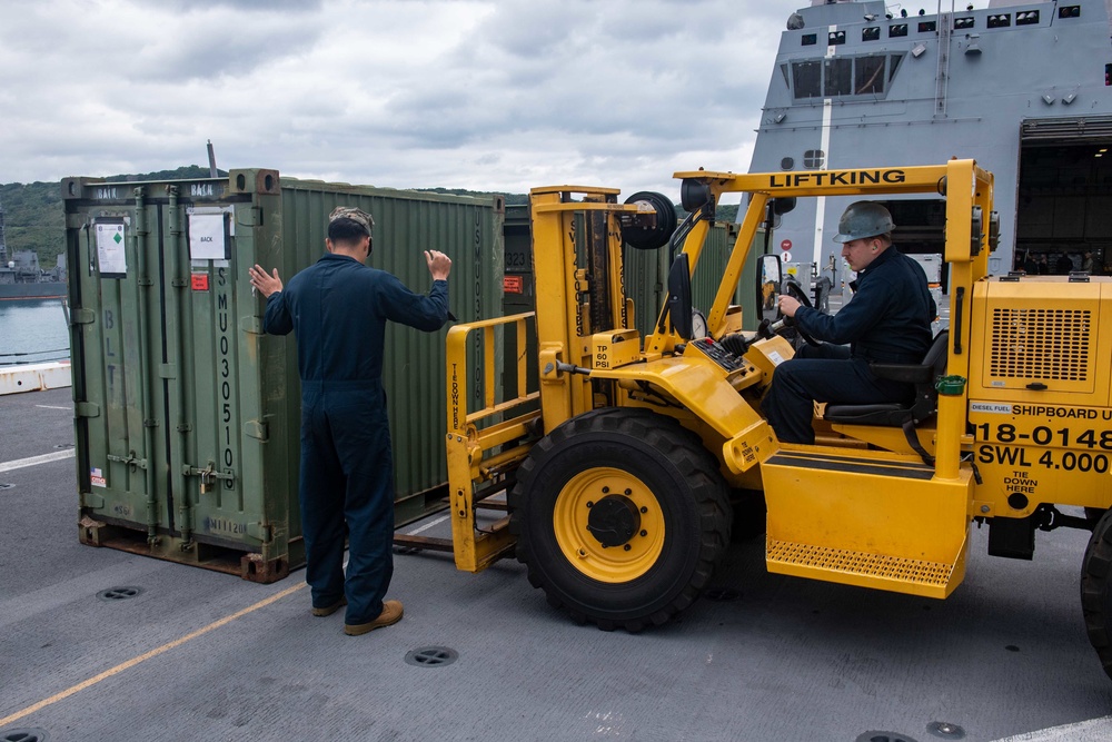 USS Green Bay (LPD 20) Conducts Daily Operations