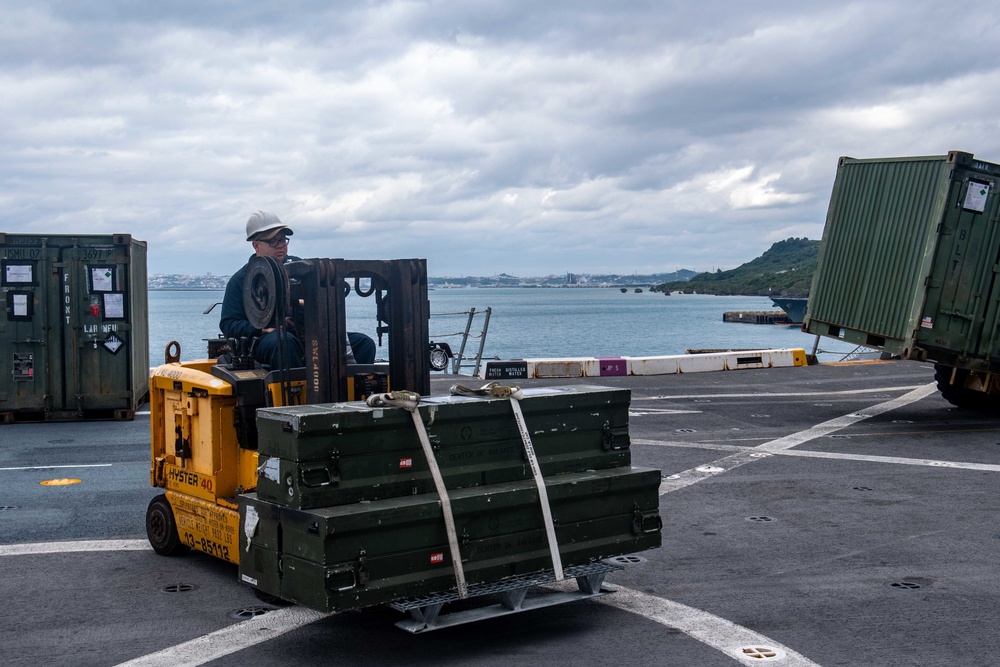 USS Green Bay (LPD 20) Conducts Daily Operations