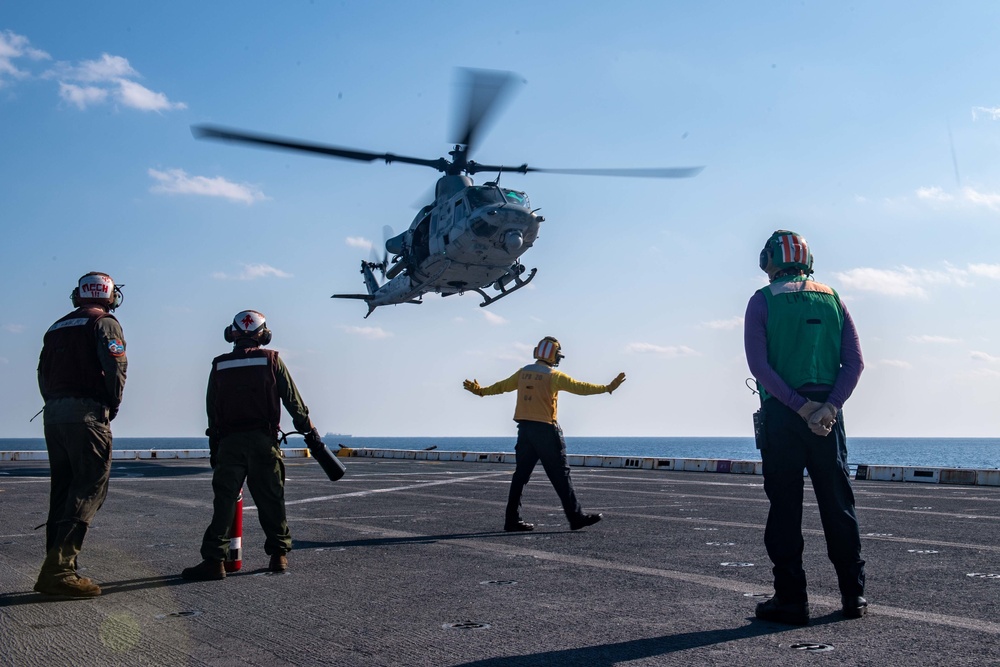 USS Green Bay (LPD 20) Conducts Flight Operations