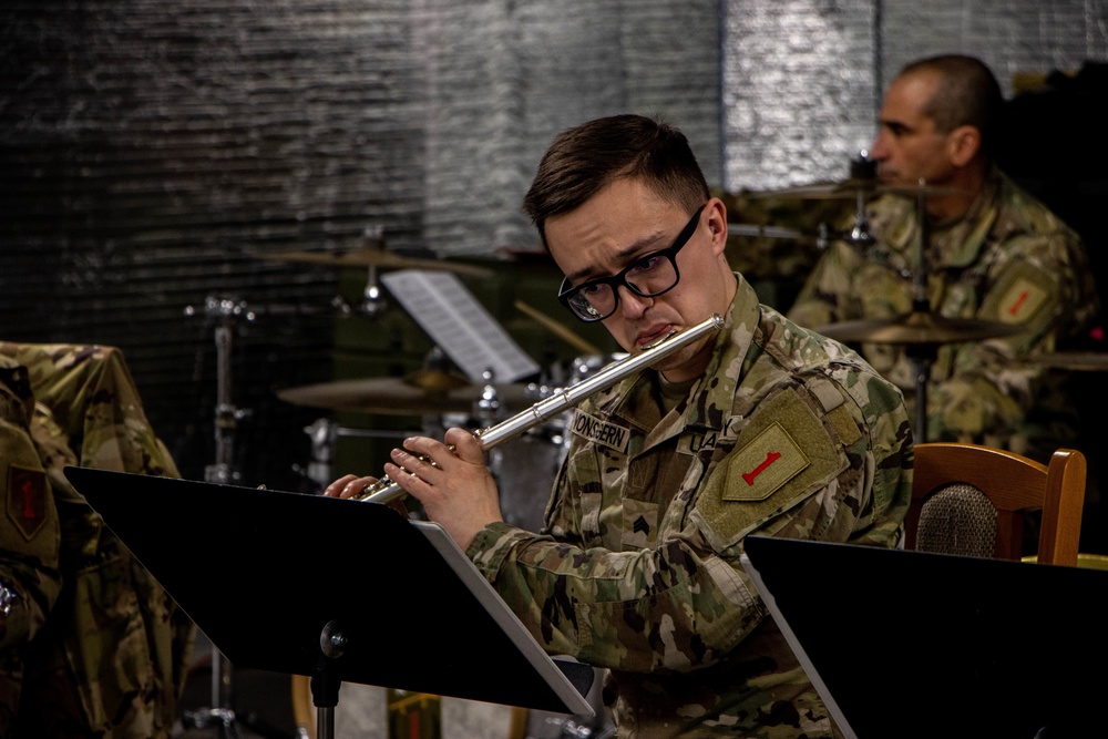1st Infantry Division Band Performs for Troopers in Poland