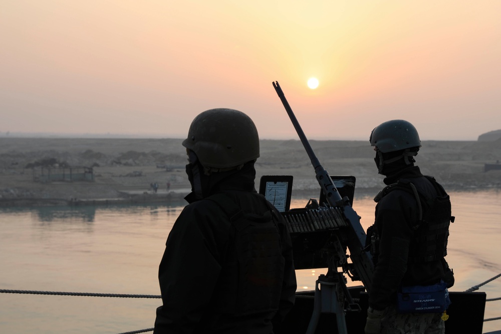 USS Truxton (DDG 103) Transits Suez Canal