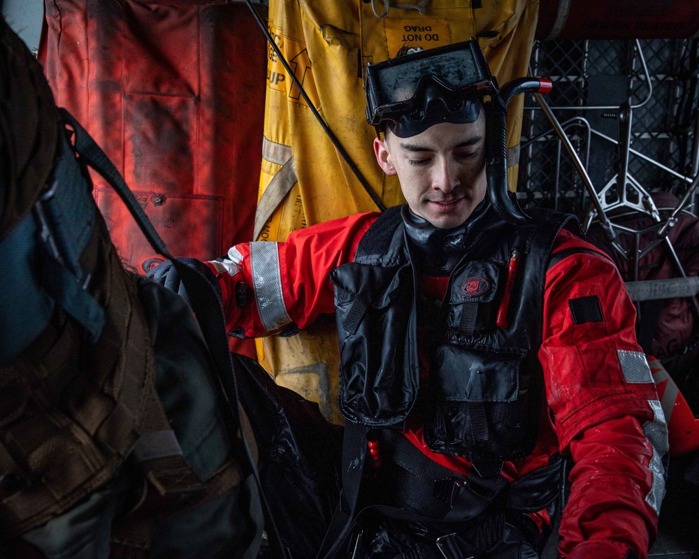 USS George H.W. Bush (CVN 77) and Helicopter Sea Combat Squadron (HSC) 5  Conduct Competes Search and Rescue Training Evolution