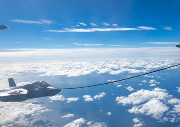 Aerial Refueling: Sumos Supporting the Bats