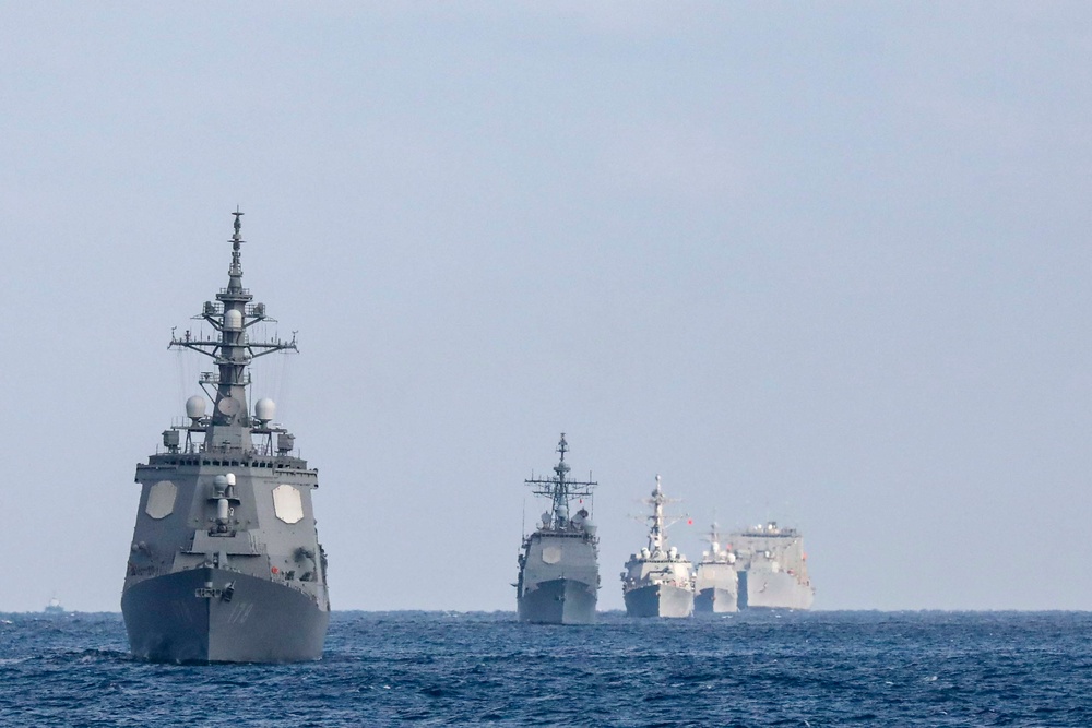 USS Chancellorsville steams in formation