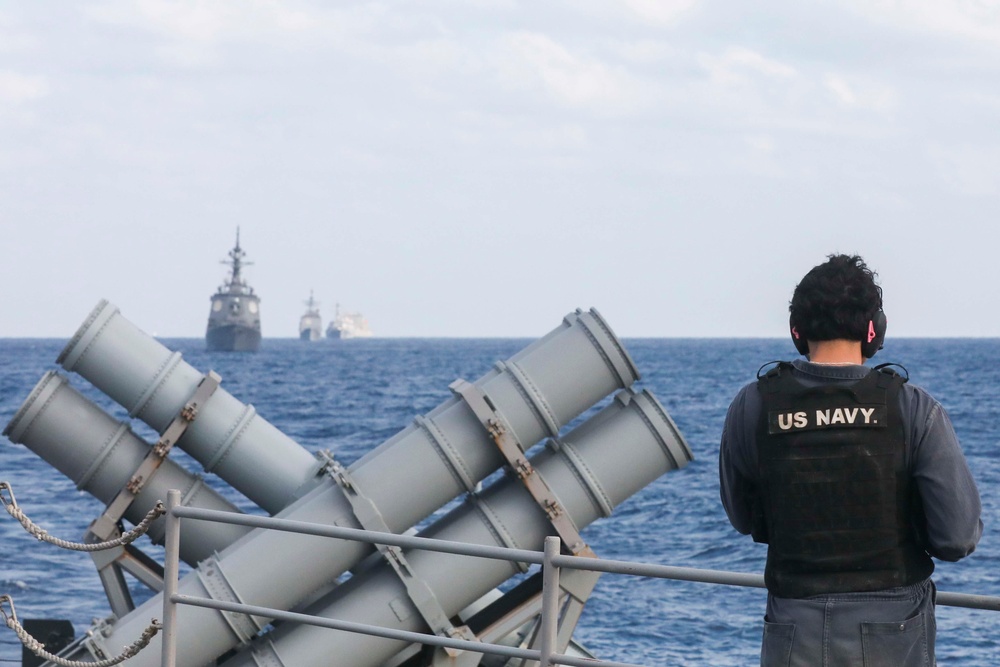 USS Chancellorsville steams in formation