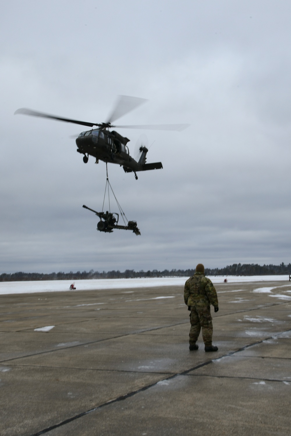 147th Aviation Regiment, 120th Field Artillery Regiment conduct sling loads