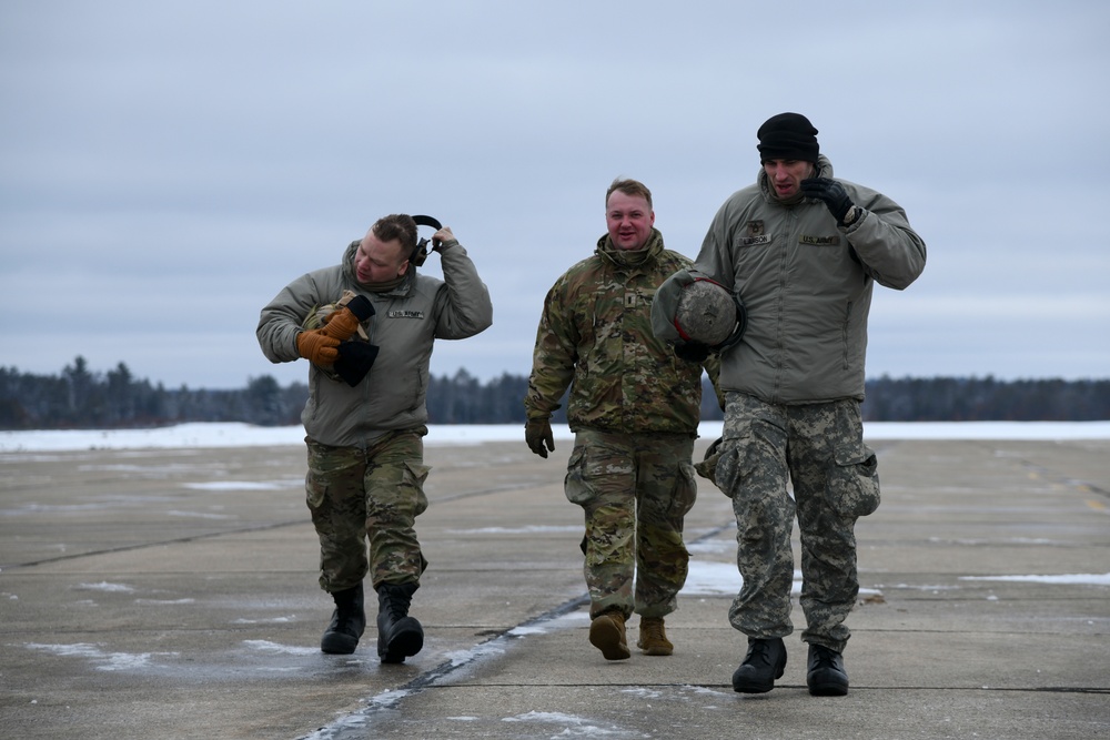 147th Aviation Regiment, 120th Field Artillery Regiment conduct sling loads