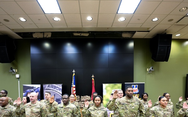 Army Reserve Soldiers Raise their Right Hand Again