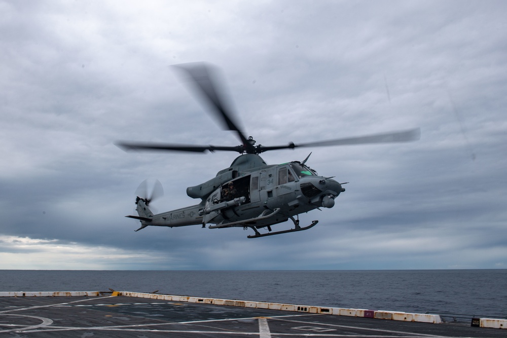 USS Green Bay (LPD 20) Conducts Flight Operations