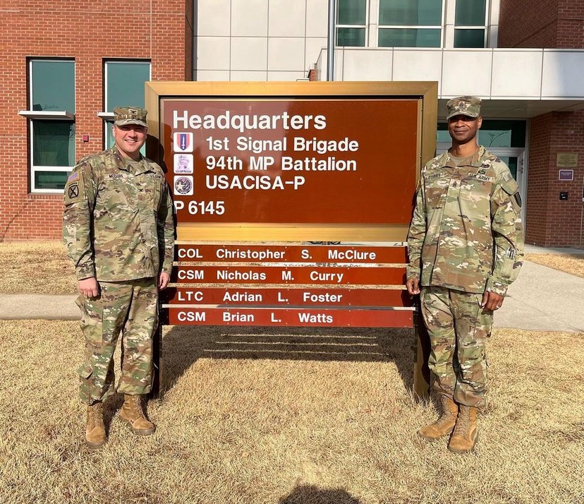 Command group welcomes all to 1st Signal Brigade.