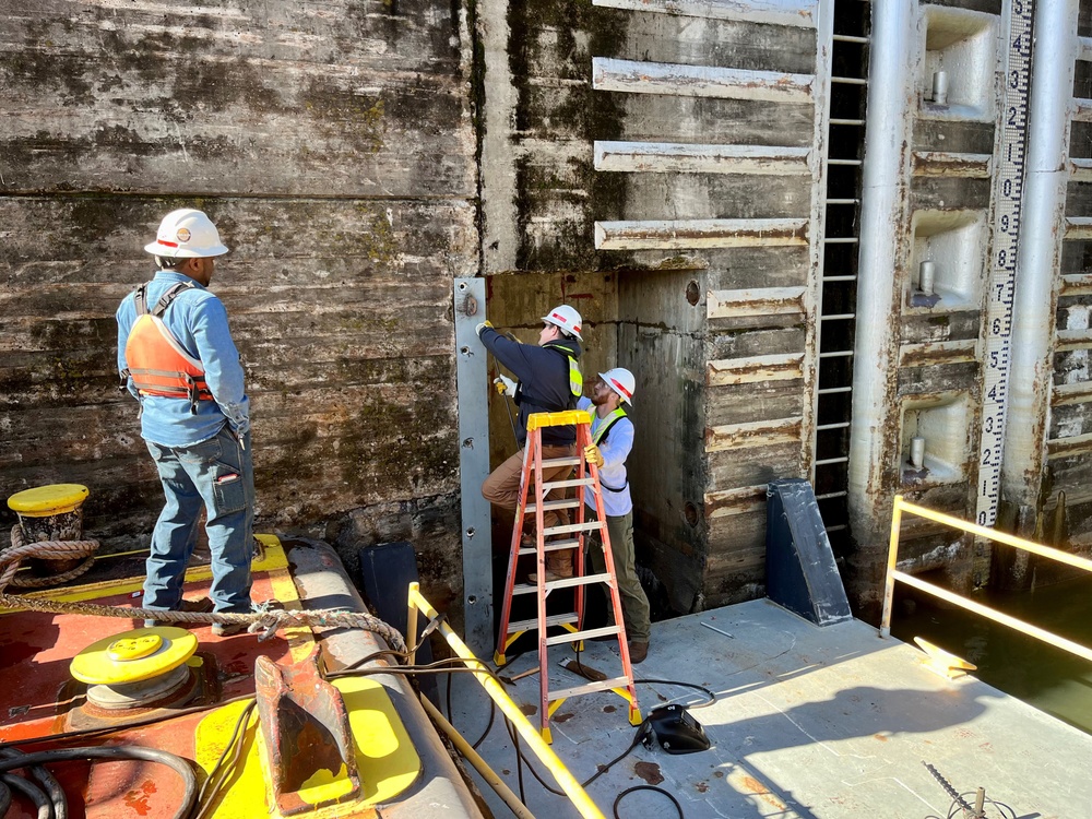 Maintenance Support Team repairing slot at Watts Bar Lock