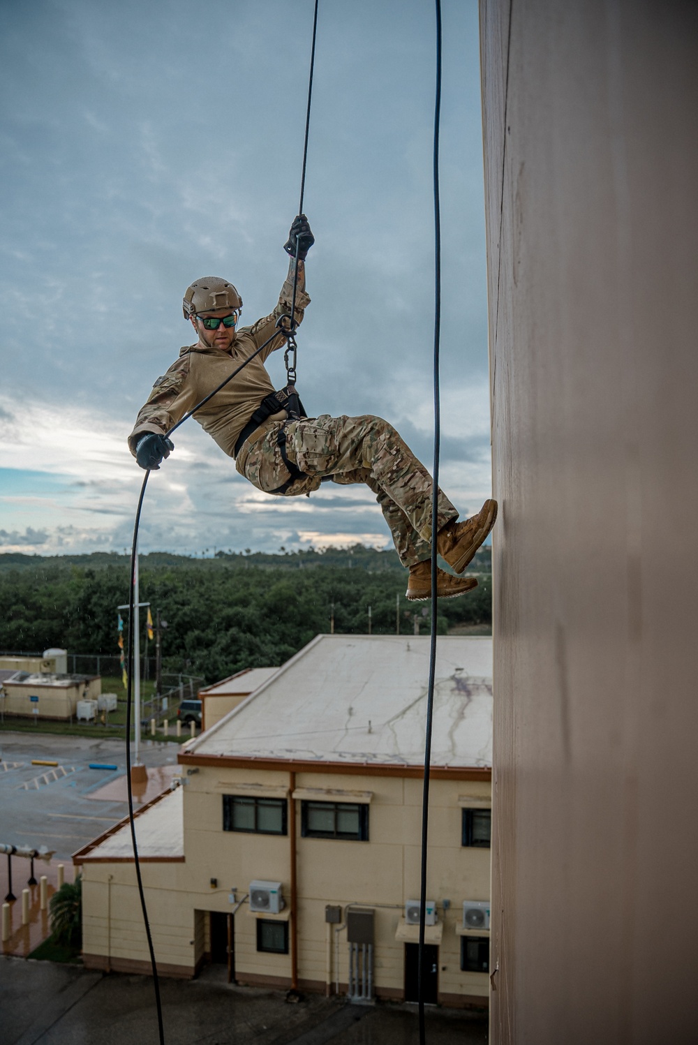 EODMU-5 Rappelling and Fast Rope Training