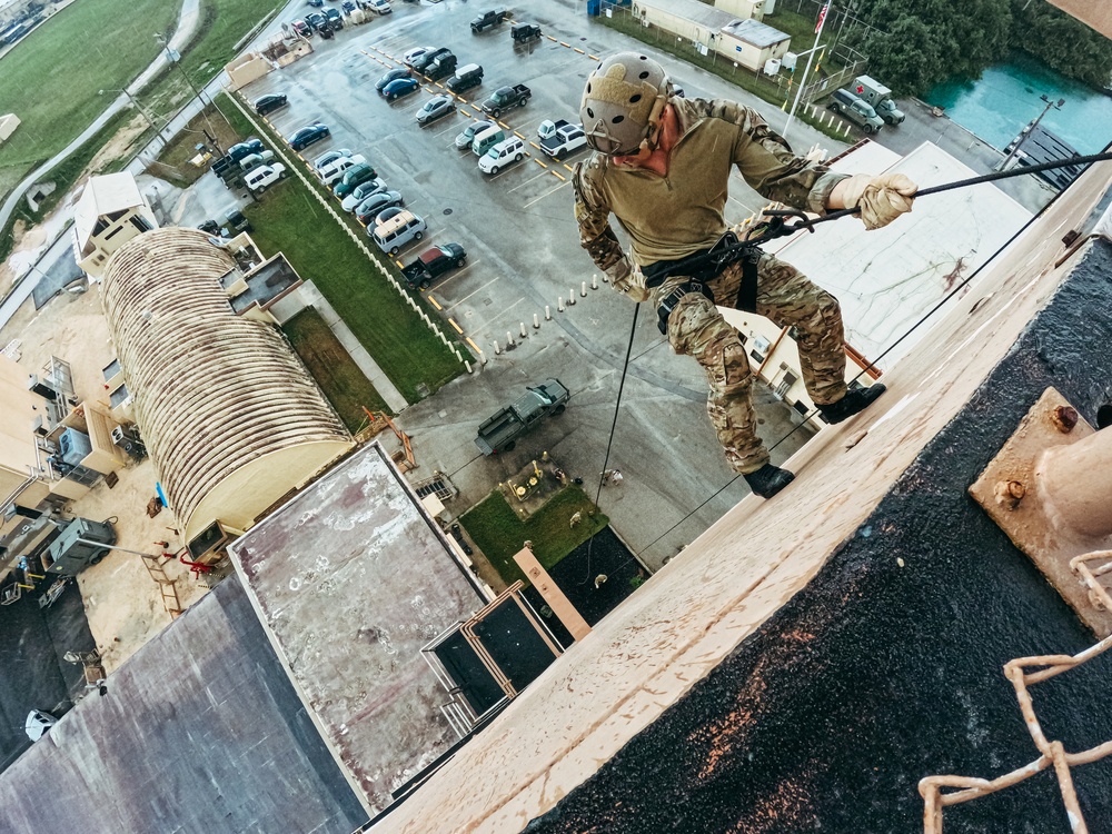 EODMU-5 Rappelling and Fast Rope Training