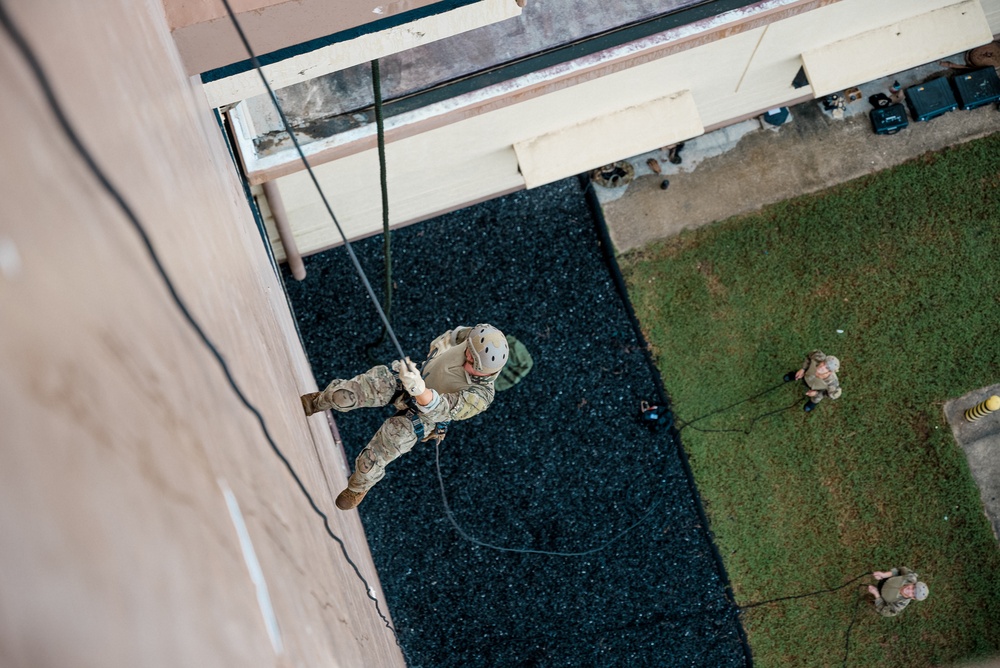 EODMU-5 Rappelling and Fast Rope Training