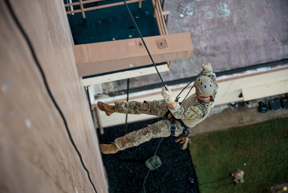 EODMU-5 Rappelling and Fast Rope Training