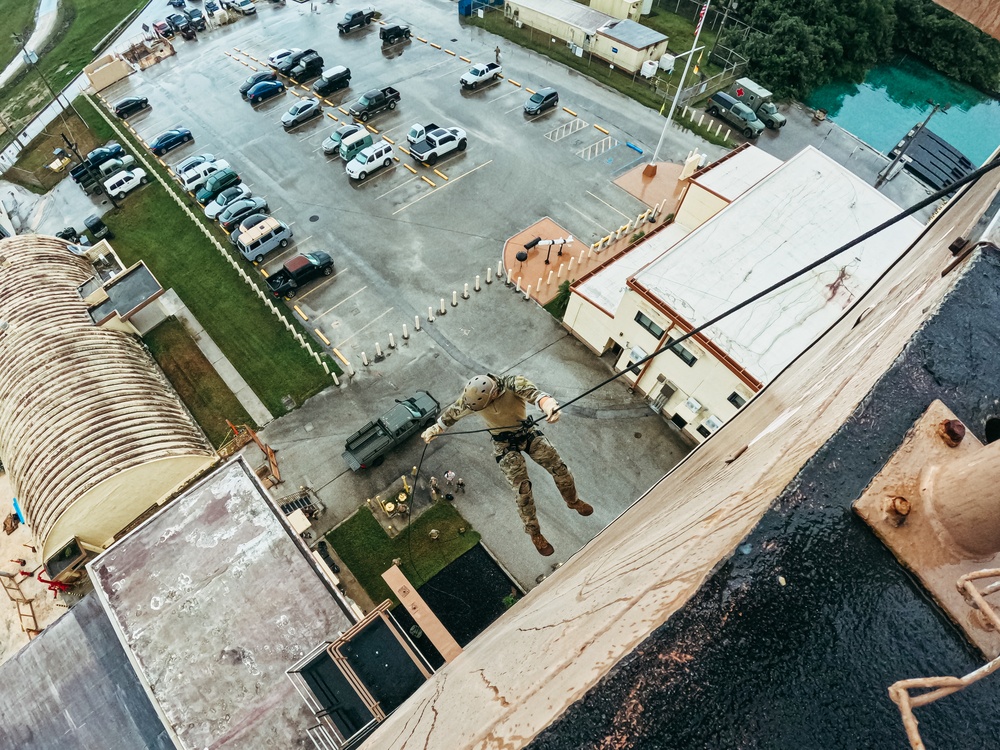 EODMU-5 Rappelling and Fast Rope Training