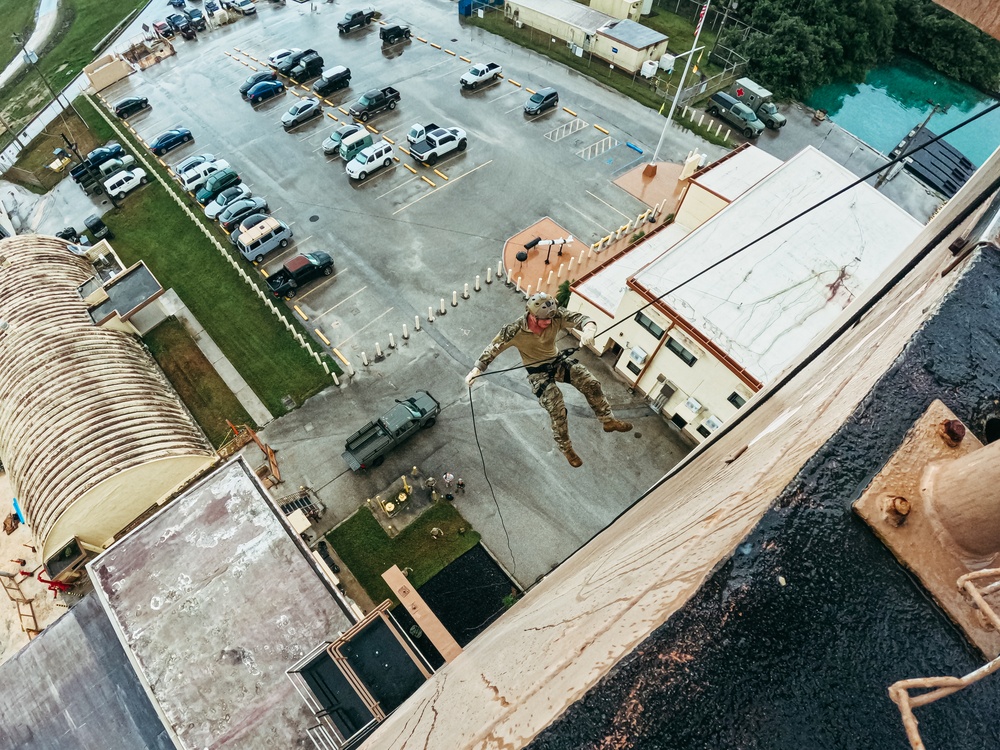 EODMU-5 Rappelling and Fast Rope Training