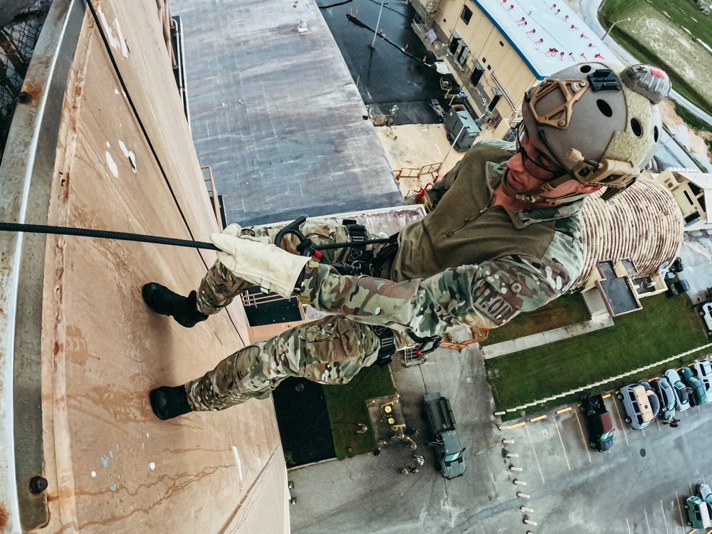 EODMU-5 Rappelling and Fast Rope Training