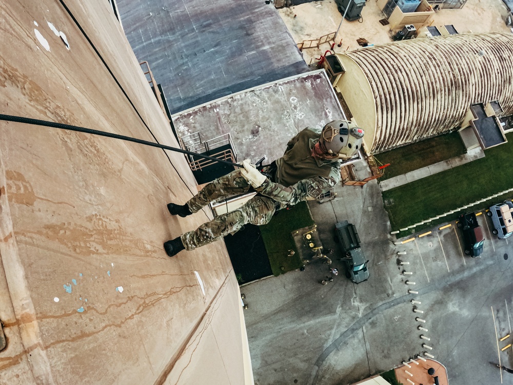 EODMU-5 Rappelling and Fast Rope Training