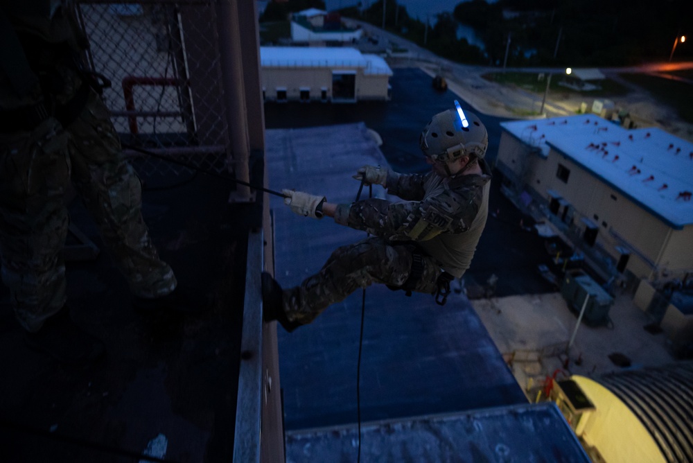 EODMU-5 Rappelling and Fast Rope Training