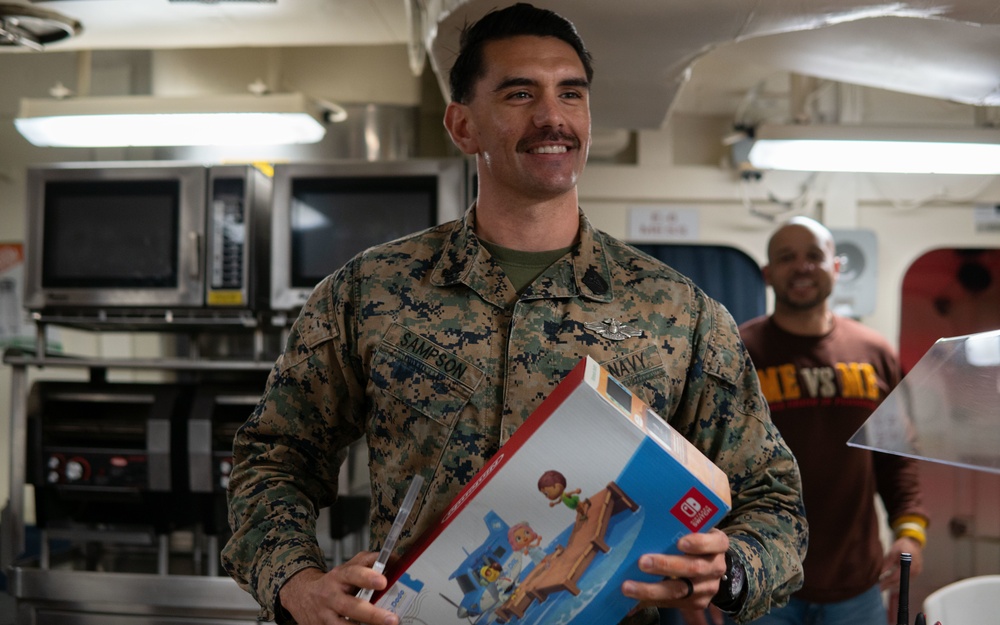 13th MEU Shipmates Play Bingo