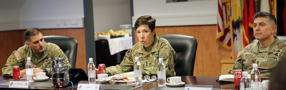 ARCYBER commander visits 2d TSB, discusses cyberspace capabilities