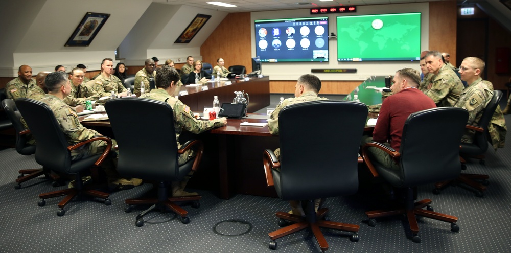ARCYBER commander visits 2d TSB, discusses cyberspace capabilities