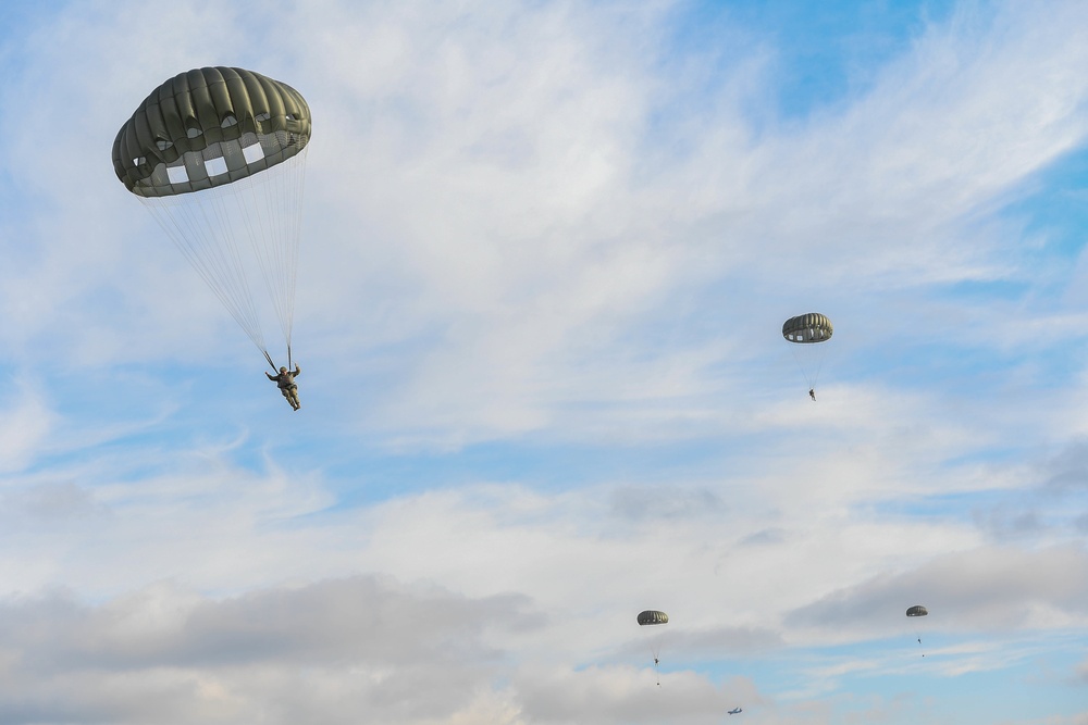 435th CRG participate in joint service airborne training