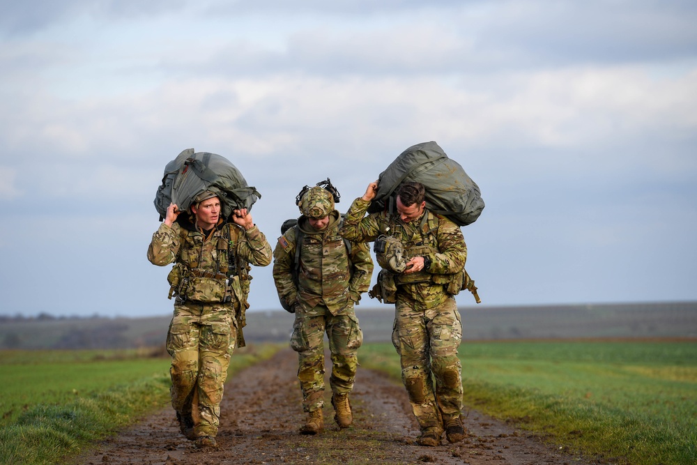 435th CRG participate in joint service airborne training