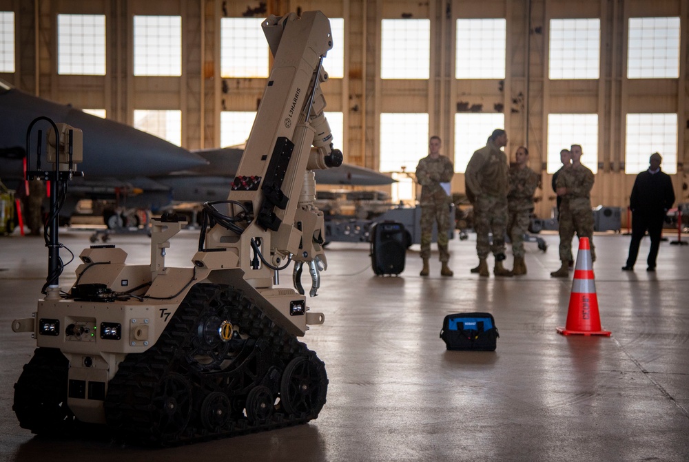 Eglin EOD demonstrates capabilities and mission