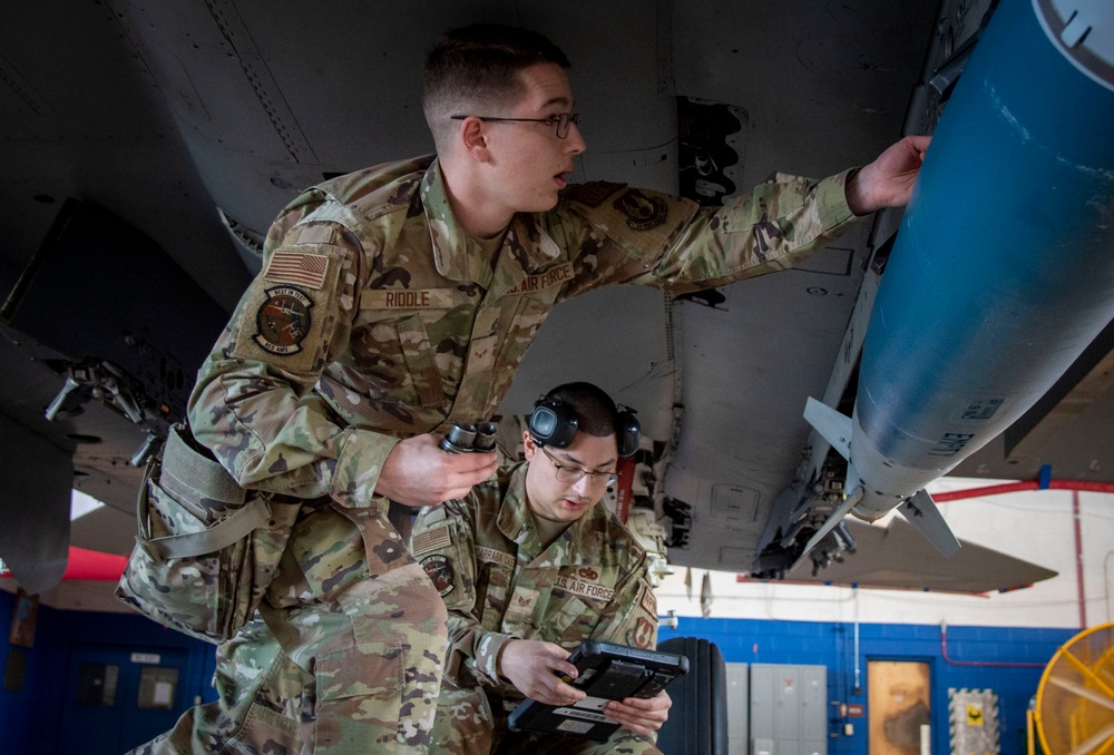 96th Test Wing holds quarterly weapons load competition.