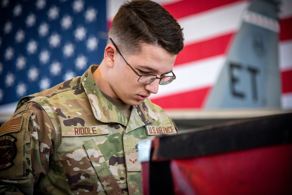 96th Test Wing holds quarterly weapons load competition