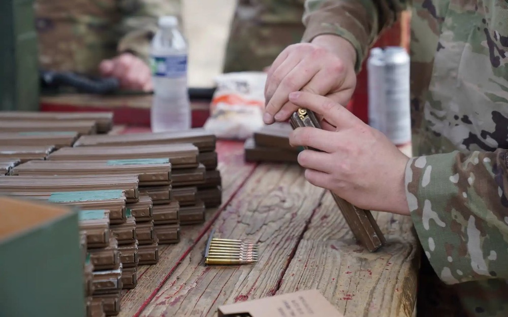 Soldiers with 528th Sustainment Brigade Qualify on M4 Range