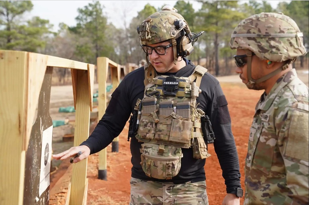 Soldiers with 528th Sustainment Brigade Qualify on M4 Range