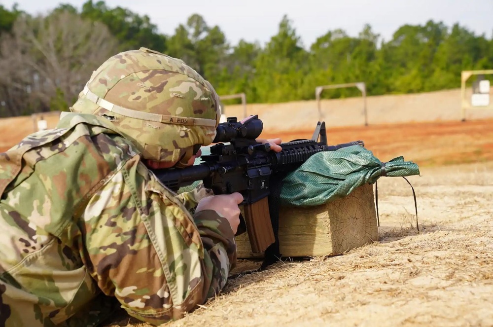 Soldiers with 528th Sustainment Brigade Qualify on M4 Range